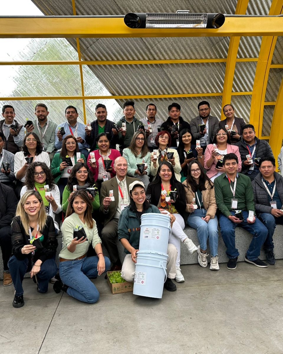 Taller corporativo de compostaje con empresa aliada